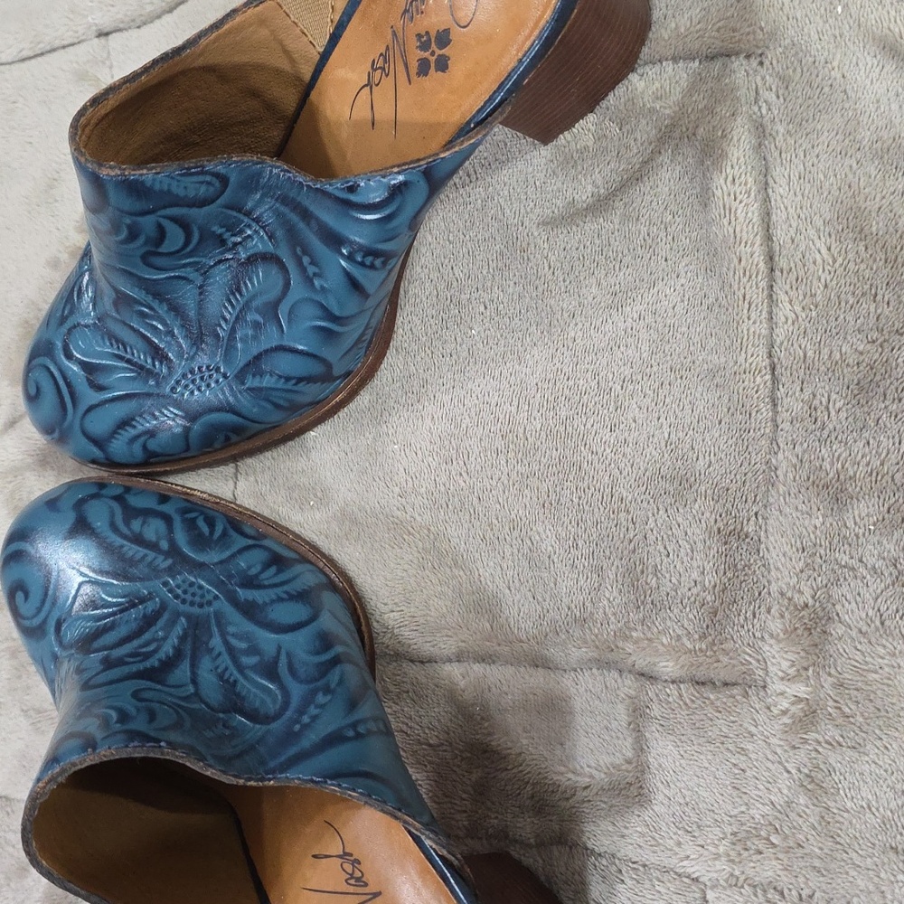 Patricia Nash Women's Heeled Clogs Teal/Black  Leather? Embossed Sz 7.5 GUC READ - Picture 11 of 12